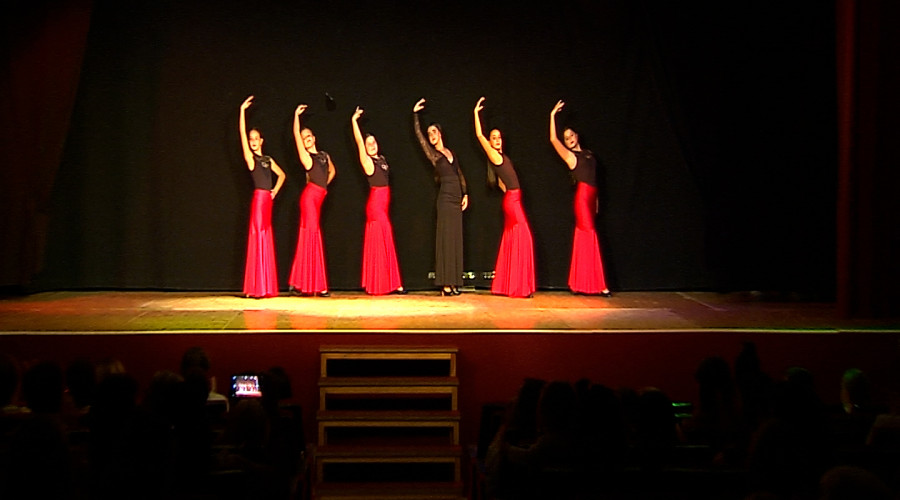 La Escuela Municipal de Danza de Olías del Rey exhibe su arte 